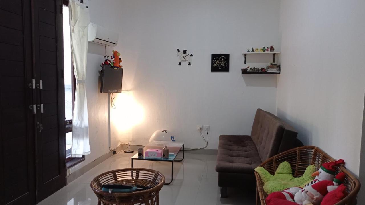 Neny'S Homestay Saba Exterior photo